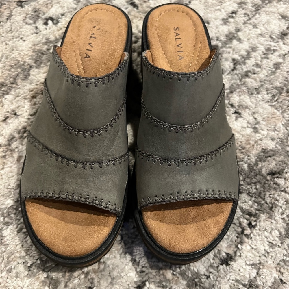 Salvia leather sandals